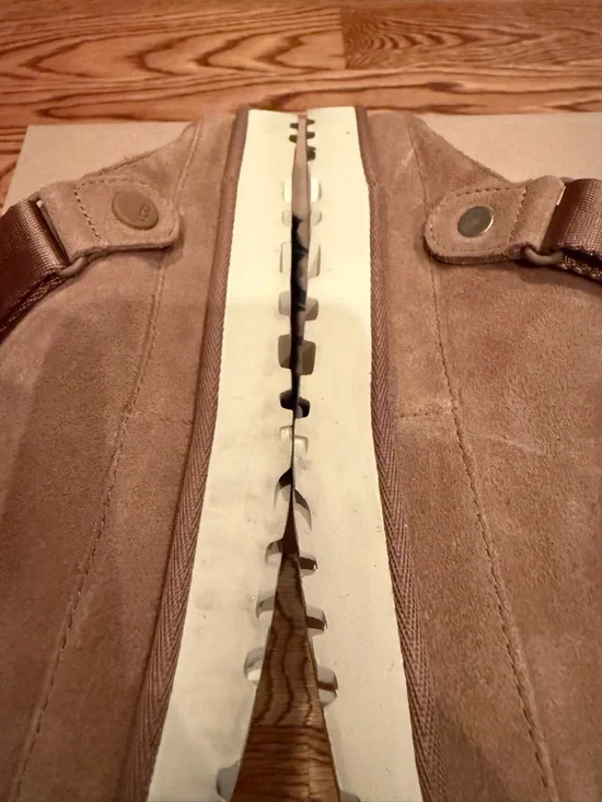 UGG women’s golden star size 8 - Picture 3 of 5